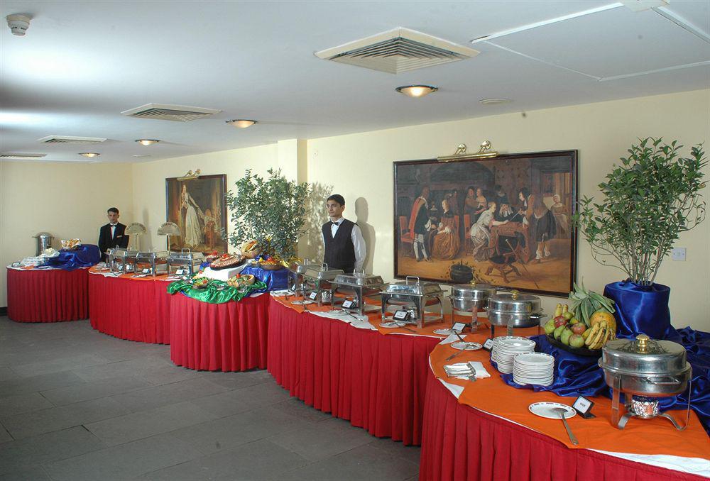 Goroomgo Hotel Bd Resort Manali - Excellent Stay With Family, Parking Facilities Restaurante foto